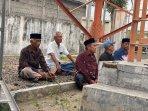 Warga-Kretek-Lakukan-Tabur-Bunga-di-Tower-Kretek.jpg