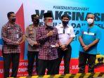 abdul-halim-muslih-saat-meninjau-langsung-vaksinasi-di-giriloyo.jpg