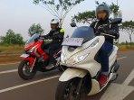 adu-irit-bahan-bakar-honda-adv-150-vs-pcx-150.jpg