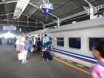 aktivitas-pemudik-di-stasiun-tugu-yogyakarta_20180611_145705.jpg
