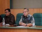 almarhum-tony-prasetiantono-kanan-ekonom-sekaligus-dosen-feb-ugm.jpg