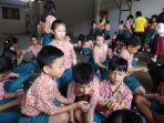 anak-anak-terlihat-antusias-ketika-merangkai-permainan-tradisional.jpg