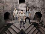 andra-and-the-backbone-1.jpg