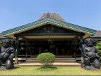 anjungan-di-yogyakarta-yang-ada-di-taman-mini-indonesia-indah-tmii.jpg