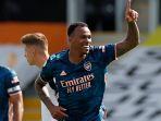 bek-tengah-arsenal-gabriel-magalhaes-merayakan-gol-perdana-di-laga-debut-melawan-fulham.jpg