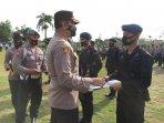 brimob-dan-polisi-yang-menerima-penghargaan-rabu-1952021.jpg