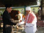 bupati-magelang-zaenal-arifin-menyerahkan-hewan-kurban-dari-forkompinda.jpg