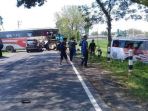 bus-eka-mira-dan-sumber-selamat-terlibat-dalam-kecelakaan_20180417_165516.jpg