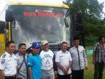 bus-sekolah-yang-diserahkan-untuk-desa-cupat-bangka-barat-jumat-7122018.jpg
