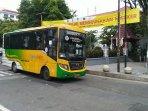 bus-trans-jogja-melintas.jpg