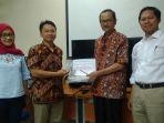 cimeds-ugm-sumbangkan-implan-penyambung-tulang-untuk-korban-gempa-tsunami-palu_20181003_231821.jpg