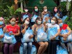 dana-kemanusiaan-kompas-bagikan-102-paket-sembako-kepada-waria-di-yogyakarta.jpg
