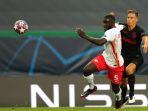 dayot-upamecano-bersaing-dengan-marcos-llorente-di-perempat-final-liga-champions-leipzig-v-atletico.jpg
