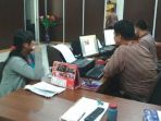 dewi-natalia-korban-kdrt-ketika-melapor-ke-polresta-palembang_20171025_084925.jpg