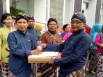 dinas-pendidikan-berikan-penghargaan-kepada-guru-berprestasi-di-kota-yogyakarta_20180517_115153.jpg