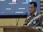 direktur-utama-pt-bank-bpd-diy-santoso-rohmad-saat-webinar-virtual.jpg