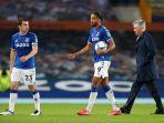 dominic-calvert-lewin-berjalan-keluar-lapangan-setelah-mencetak-hat-trick-saat-everton-v-west-ham.jpg