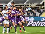 edin-dzeko-menyundul-bola-di-liga-italia-serie-a-antara-fiorentina-vs-inter-milan.jpg