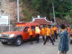 evakuasi-mayat-mahasiswa.jpg