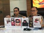 foto-anggota-kelompok-teroris-di-gedung-humas-mabes-polri.jpg