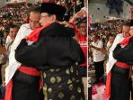 foto-jokowi-prabowo-dipeluk-yudani-kusumah-hanifan_20180829_184558.jpg