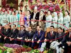 foto-menteri-pose-duduk-di-pernikahan-jokowi_2_20171109_122956.jpg