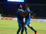 gol-cepat-ps-tira-persikabodibalas-persib-bandung-di-menit-akhir-babak-pertama.jpg