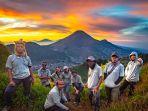golden-sunrise-sikunir.jpg