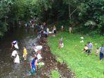 gotong-royong-membersihkan-sungai.jpg
