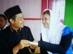 guru-asal-batang-ini-nikahi-seorang-bule-sang-istri-suka-jalan-kaki-jemput-suami-pulang-mengajar.jpg