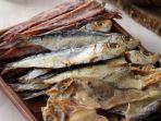 hindari-bungkus-ikan-asin-pakai-koran-ini-cara-yang-lebih-aman.jpg