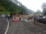 ikuti-petunjuk-google-maps-truk-muatan-minuman-isotonik-terguling-di-lereng-gunung-lawu.jpg