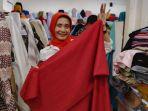 jelang-imlek-kain-corak-merah-banyak-diminati-pembeli.jpg