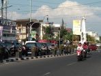 jelang-petang-lalu-lintas-simpang-tugu-pal-putih-ramai-lancar_20180923_173919.jpg