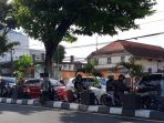 jelang-sore-lalu-lintas-di-persimpangan-pingit-mulai-padat_20180314_171515.jpg