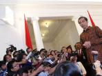 jokowi-beri-keterangan-pada-wartawan.jpg