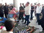 jokowi-kunjungi-korban-gempa-palu_20181003_112951.jpg