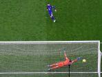 jorginho-mencetak-gol-pembuka-dari-titik-penalti-di-liga-inggris-tottenham-vs-chelsea.jpg