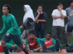 kabar-bola-hari-ini-cucu-bj-habibie-dikontrak-borneo-fc-rafid-habibie-perkuat-pasukan-gomez.jpg
