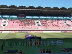 kedua-tim-saat-memasuki-stadion-maguwoharjo-rabu-6112019.jpg