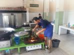 kegiatan-tamping-dapur-saat-menyiapkan-makan-siang_20180315_114649.jpg