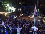 kesulitan-akses-tiket-online-laga-persib-bandung-bobotoh-gelar-unjukrasa-di-graha-persib.jpg