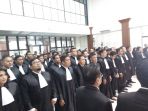ketfoto-suasana-pelantikan-110-advokat-peradi-di-pengadilan-tinggi-yogyakarta_20180426_211751.jpg
