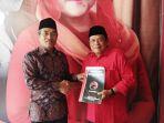 ketua-dpc-pdip-kabupaten-bantul-joko-purnomo-menerima-berkas-penjaringan-abdul-halim-muslih.jpg