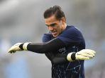 kiper-ederson-pemanasan-sebelum-leg-kedua-16-besar-liga-champions-manchester-city-vs-real-madrid.jpg
