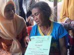 kisah-nenek-sahnun-pemulung-asal-mataram-yang-berkurban-sapi-akhirnya-dapat-hadiah-umroh.jpg