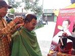 kisah-tukang-cukur-tradisional-asal-bantul-yang-telah-tekuni-profesinya-selama-30-tahun.jpg