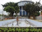 kolam-untuk-atraksi-air-mancur-menari-atau-the-dancing-fountain_20171214_000045.jpg