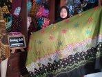 kreatif-perajin-batik-asal-kulon-progo-ciptakan-kain-batik-motif-corona.jpg