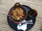 kuliner-unik-ala-pawon-semar-olah-salak-jadi-oseng-oseng-nan-segar.jpg